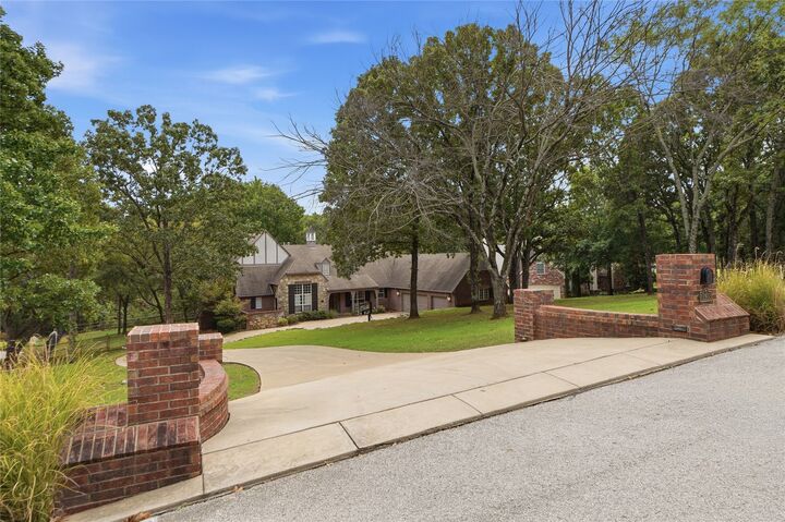 Property Photo: 12813 S 14th Circle OK 74037