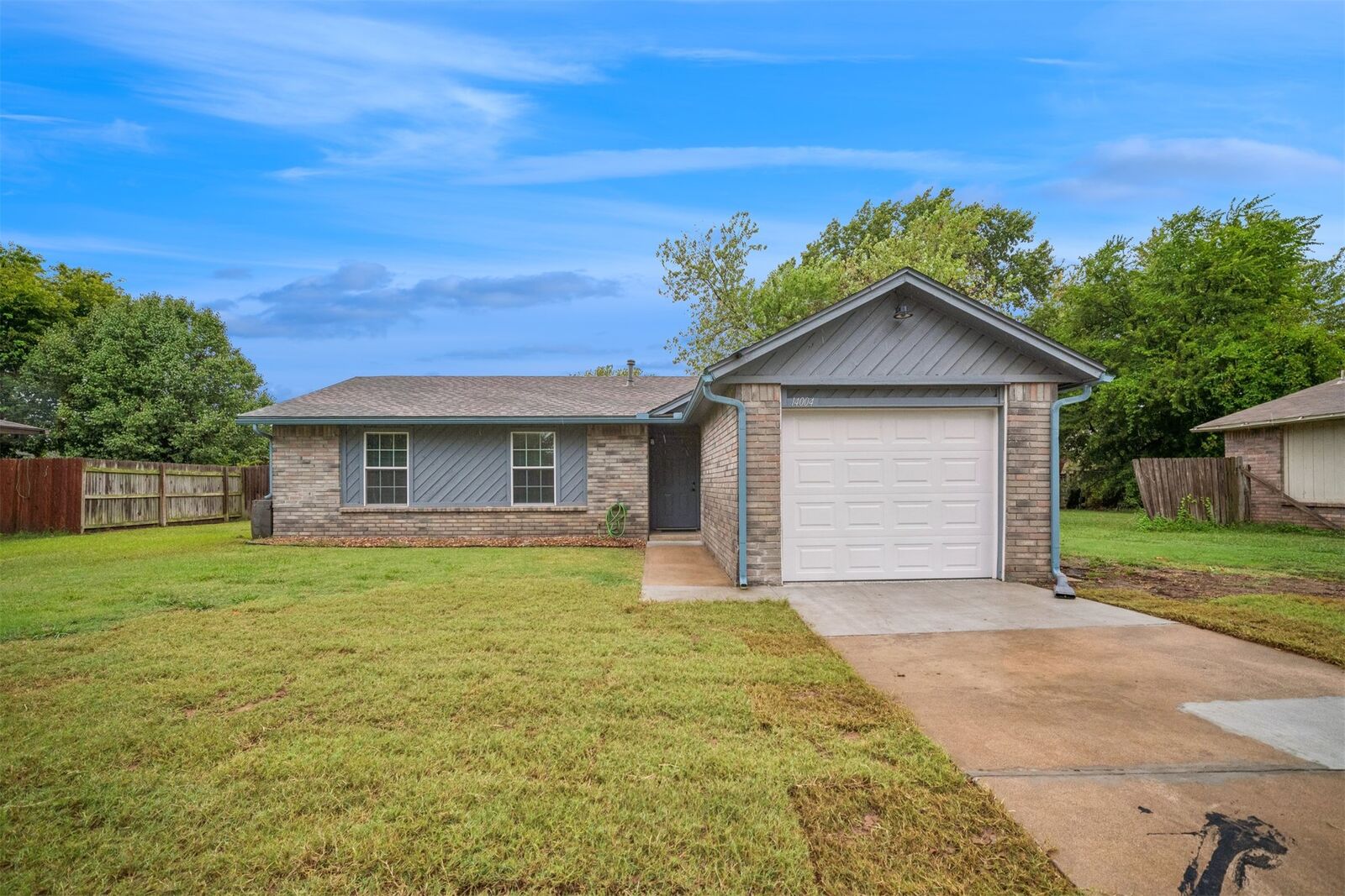Property Photo:  14004 S Poplar Street  OK 74033 