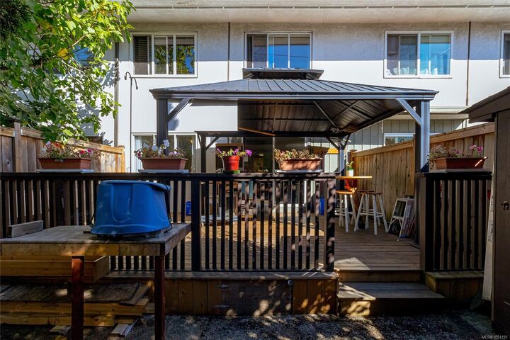 Property Photo:  386 Burnside Rd W  BC V8Z 1M1 
