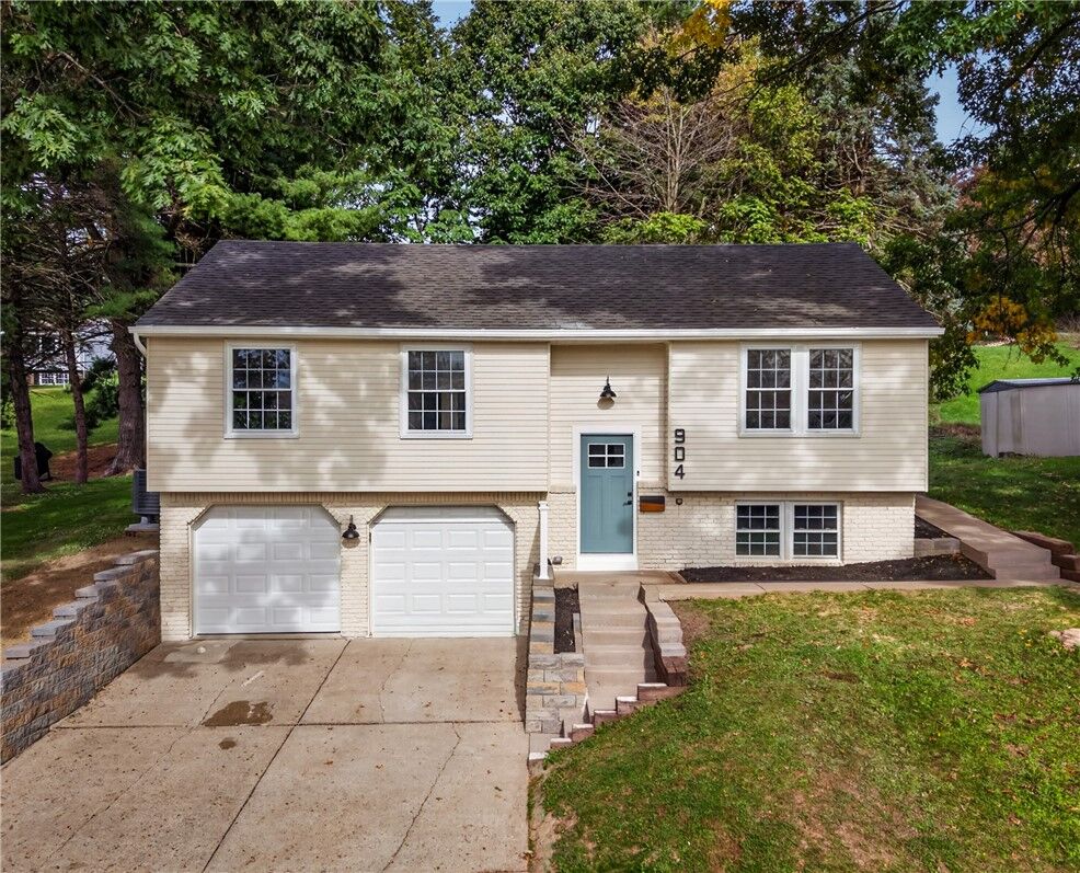 Property Photo:  904 5th St  PA 15005 