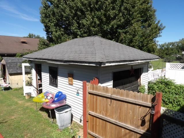 Property Photo: 2225 Crest Street KY 41102