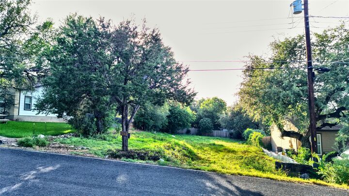 Property Photo:  