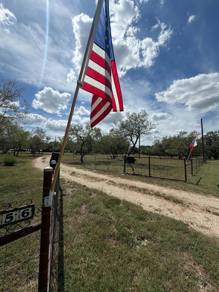 Property Photo: 256 High Ridge Meadows Drive TX 78629