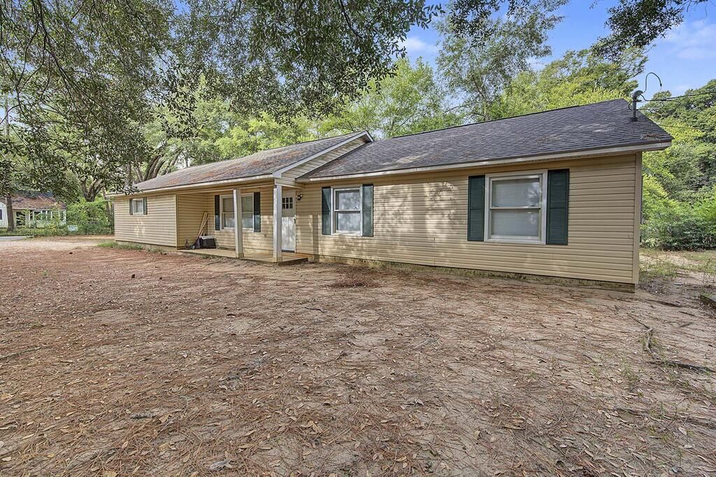 Property Photo: 1207 Avalon Avenue GA 31707