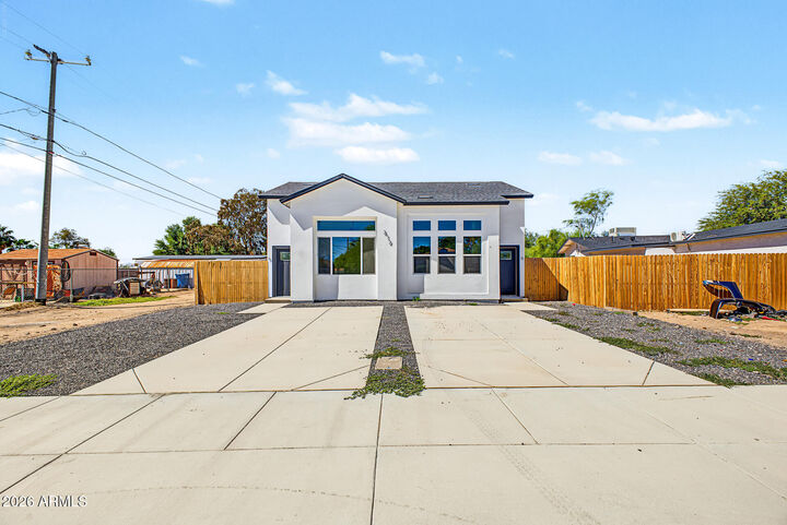 Property Photo:  212 2nd Avenue E A  AZ 85326 