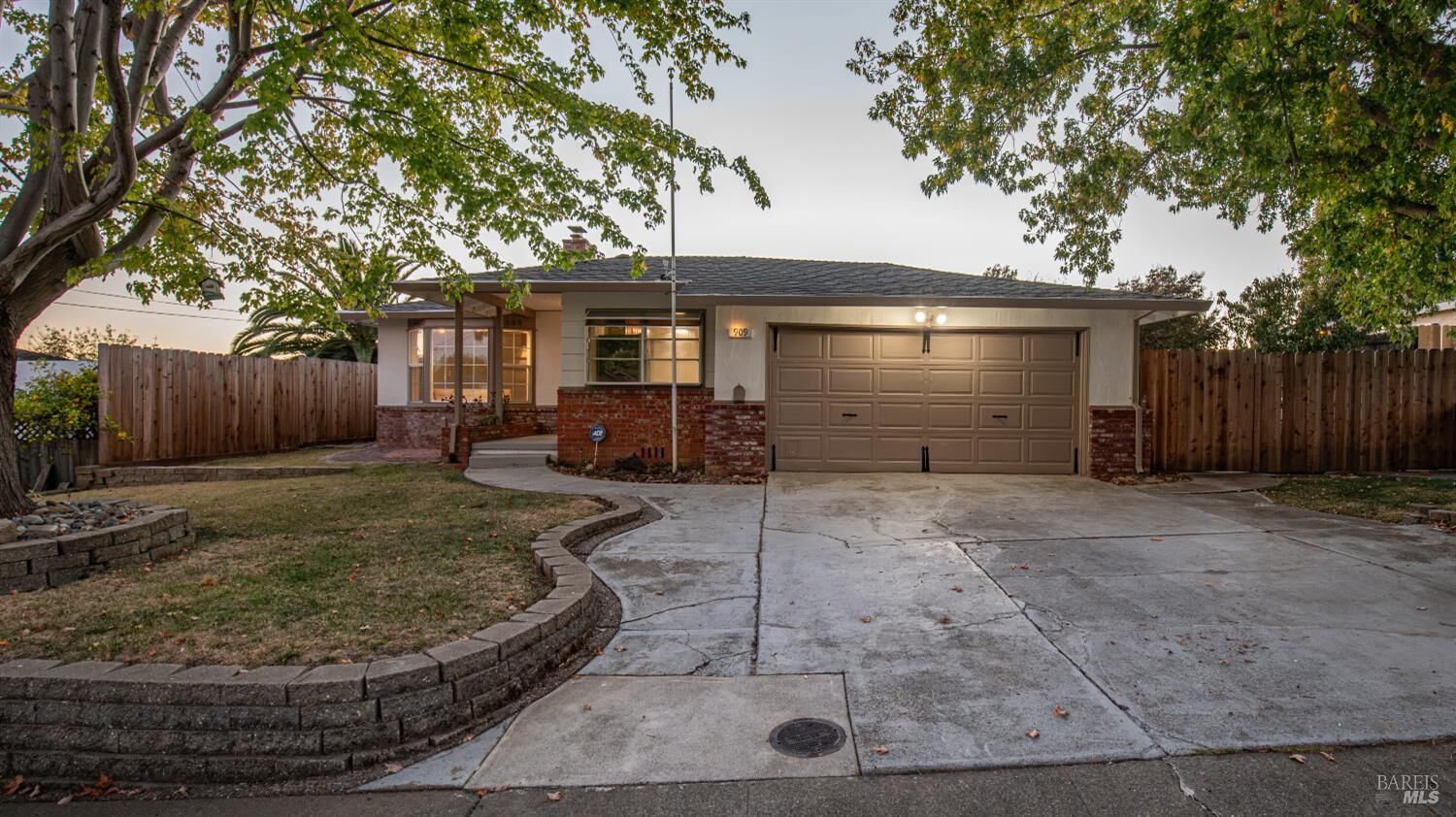 Property Photo:  909 Donaldson Way  CA 94503 