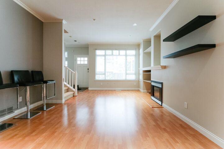 Property Photo:  