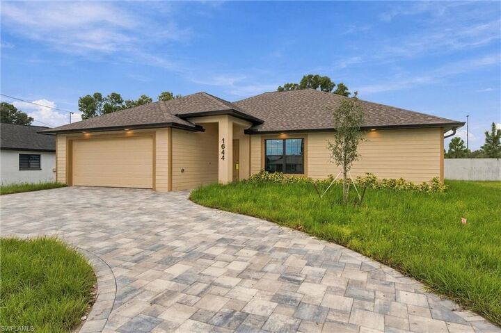 Property Photo:  1644 Coral Point Dr  FL 33990 