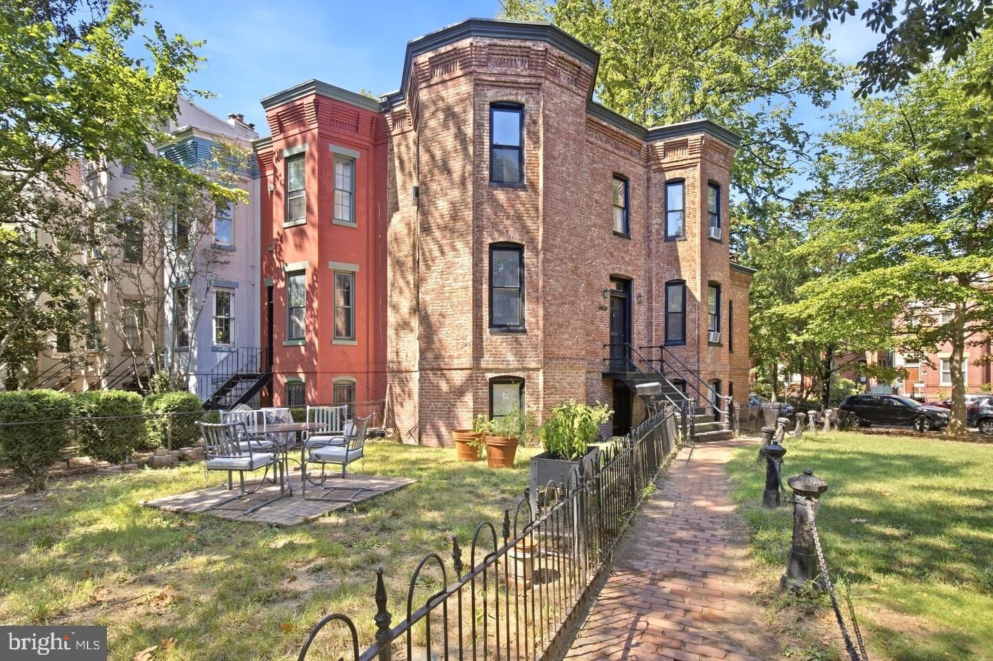 Property Photo:  820 North Carolina Avenue SE  DC 20003 