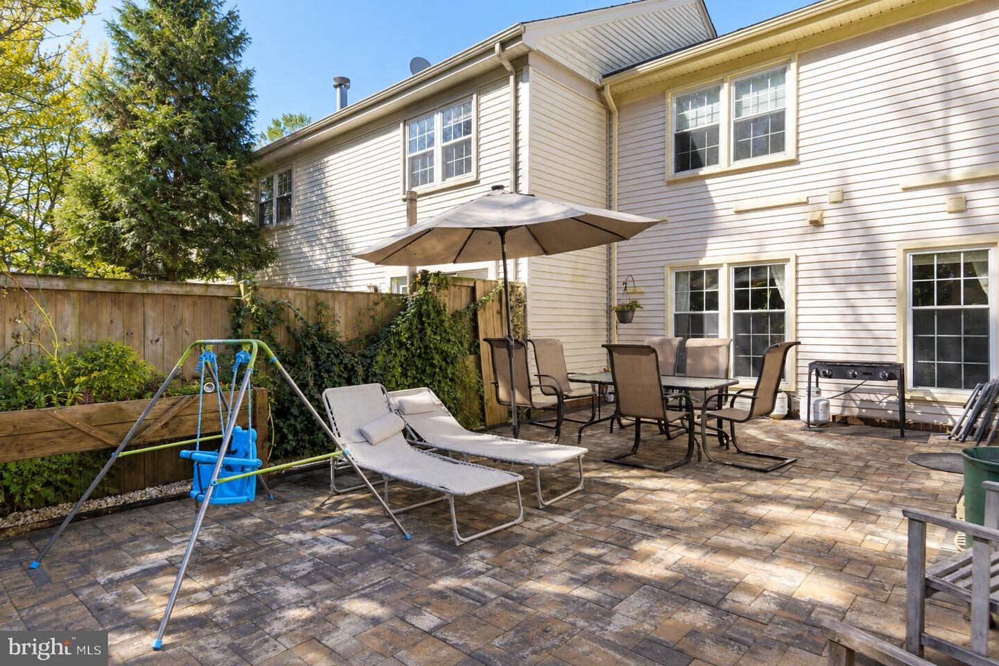 Property Photo:  19225 Dunbridge Way  MD 20886 
