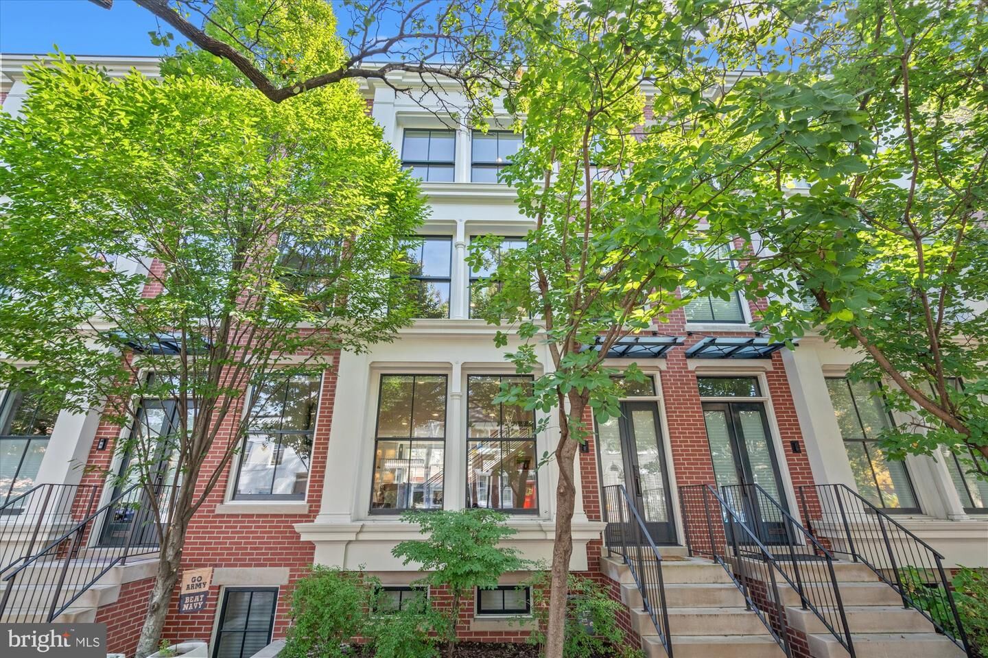 Property Photo: 321 N Columbus Street VA 22314