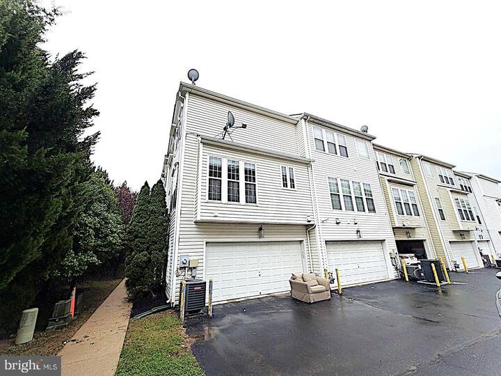 Property Photo: 13512 Stargazer Terrace VA 20120