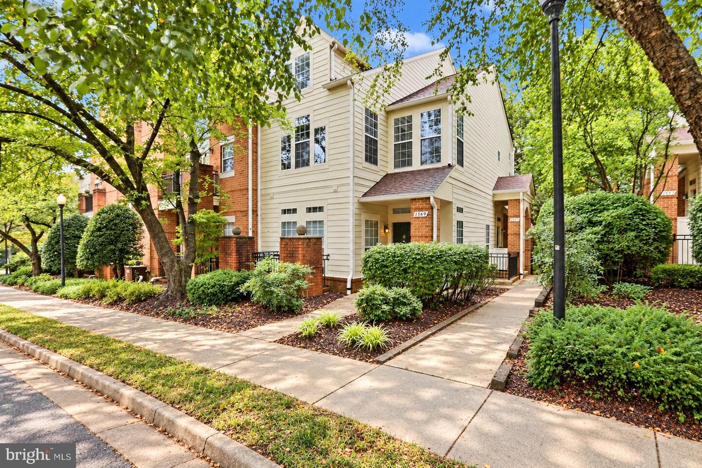 Property Photo:  1369 Garden Wall Circle 714  VA 20194 