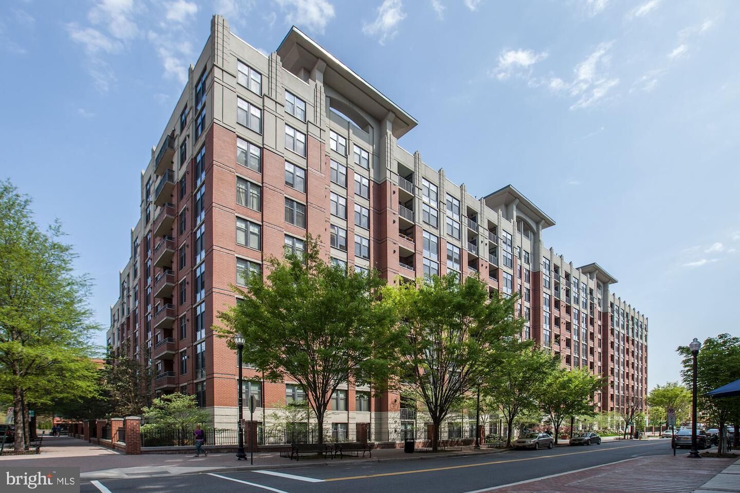 Property Photo:  1021 N Garfield Street 428  VA 22201 