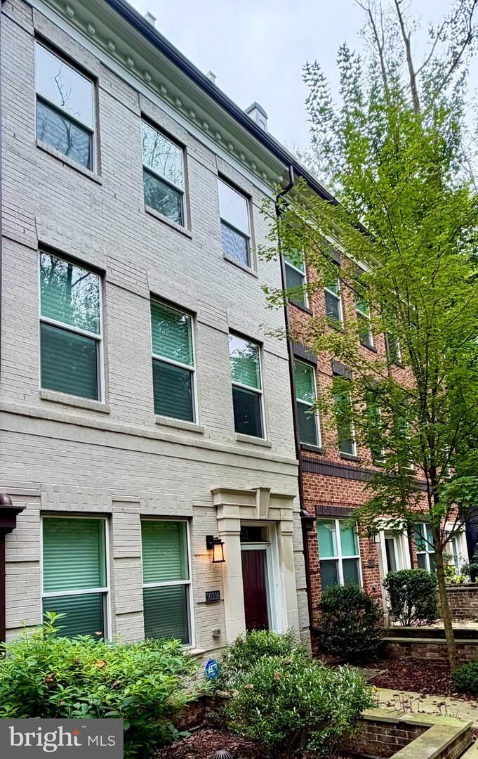 Property Photo: 10336 Grosvenor Place MD 20852