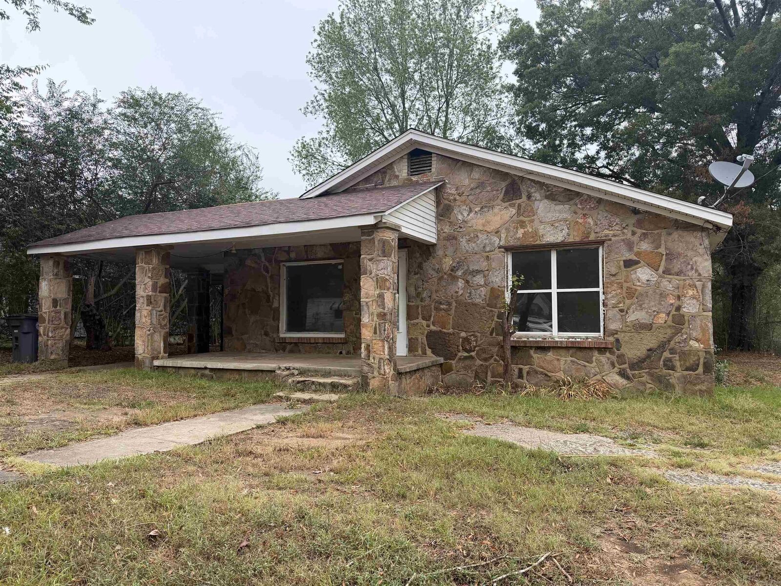 Property Photo: 1006 W McRae Avenue AR 72143