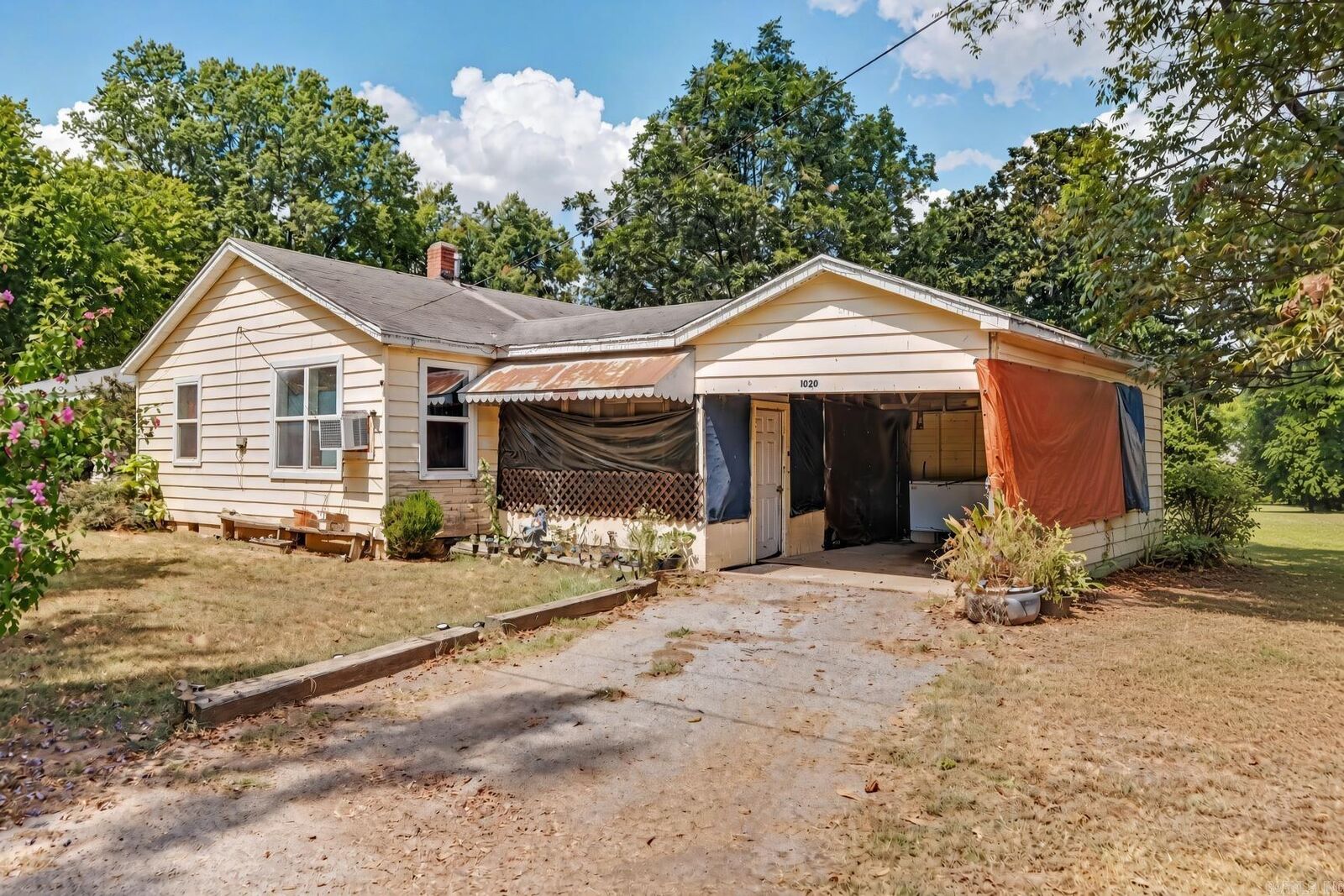 Property Photo:  1020 College St  AR 72366 