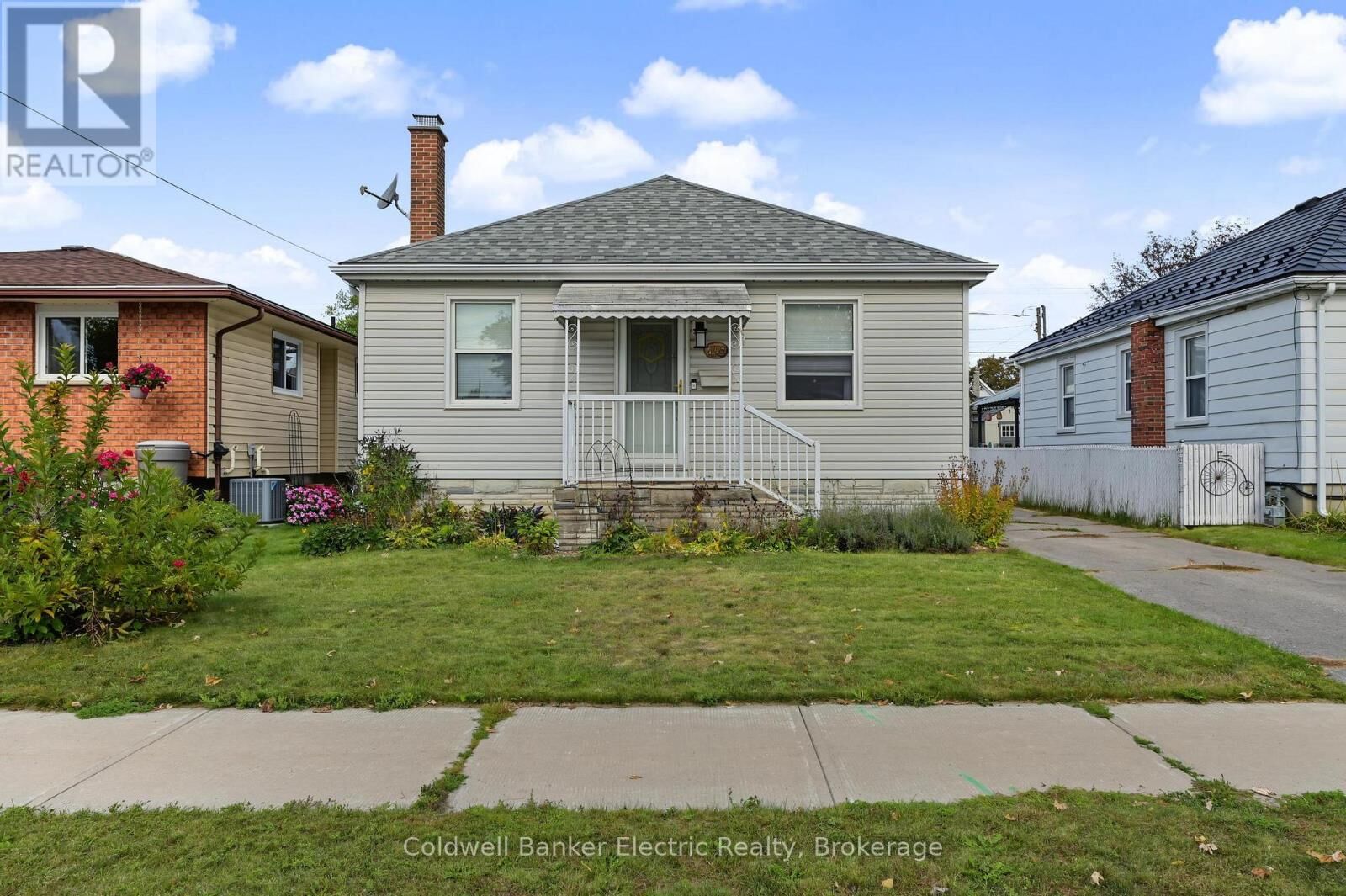 Property Photo: 440 Howden Street ON K9J 4B3
