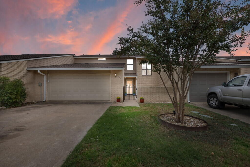 Property Photo:  463 Summit Circle  TX 78624 