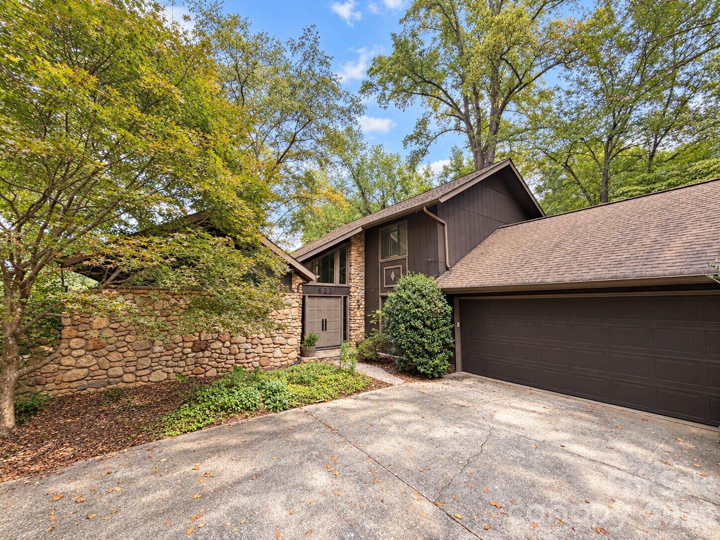 Property Photo:  621 Georgia Avenue  NC 28677 