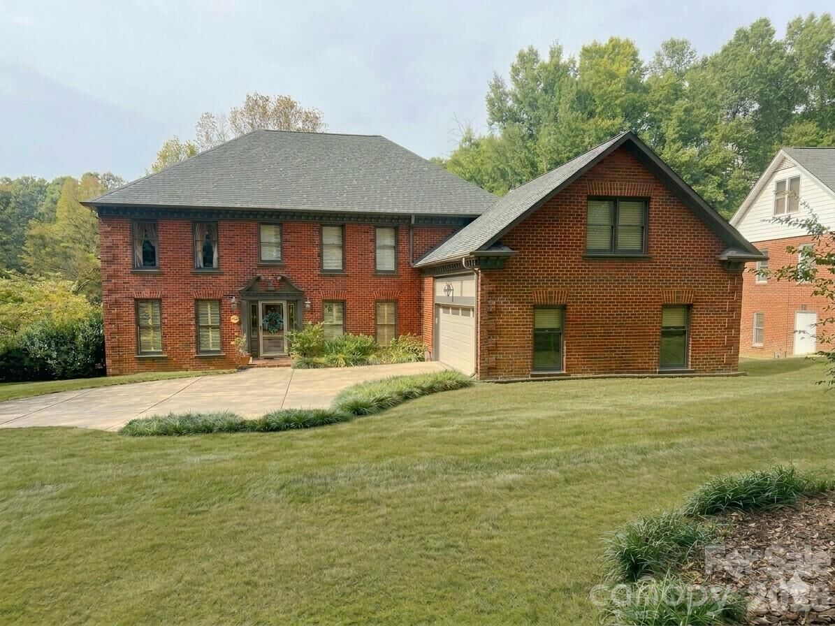Property Photo:  4843 Lindstrom Drive  NC 28226 