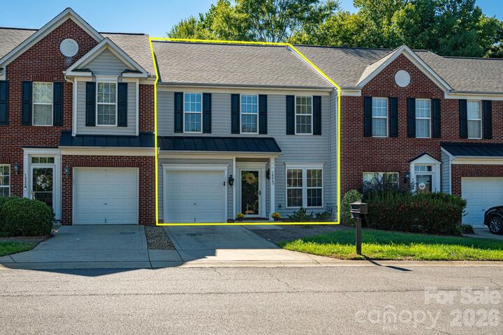 Property Photo: 7904 Mariners Pointe Circle NC 28037