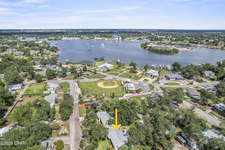 Property Photo: 118 N Gayle Avenue FL 32401