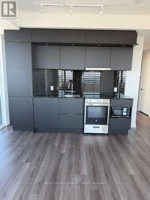 Property Photo:  448 Southeast Burnhamthorpe Road West 4805  ON L5B 0R4 