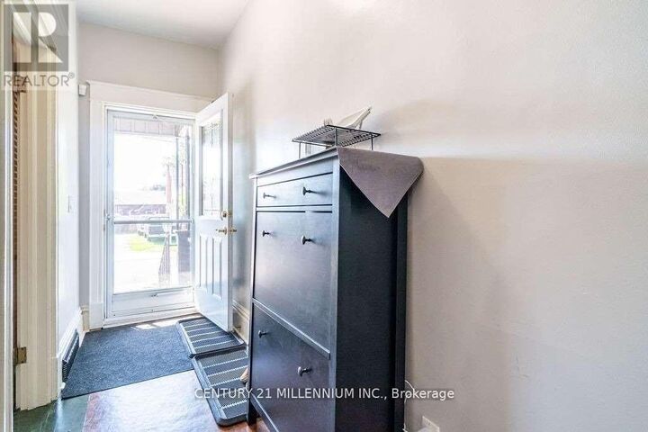 Property Photo:  20 Dickson Street  ON L8L 6B8 