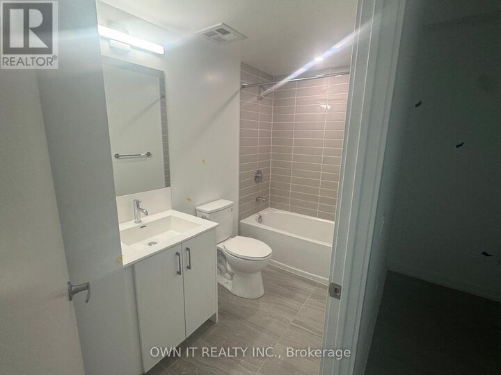 Property Photo:  4010 Eglinton Avenue West 1811  ON M9A 4M2 
