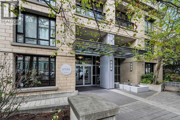 Property Photo: 751 Fairfield Road 1001 BC V8W 4A4