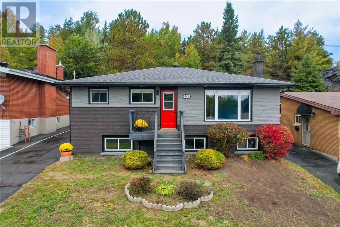 Property Photo:  343 Sandra Boulevard  ON P3C 3K8 