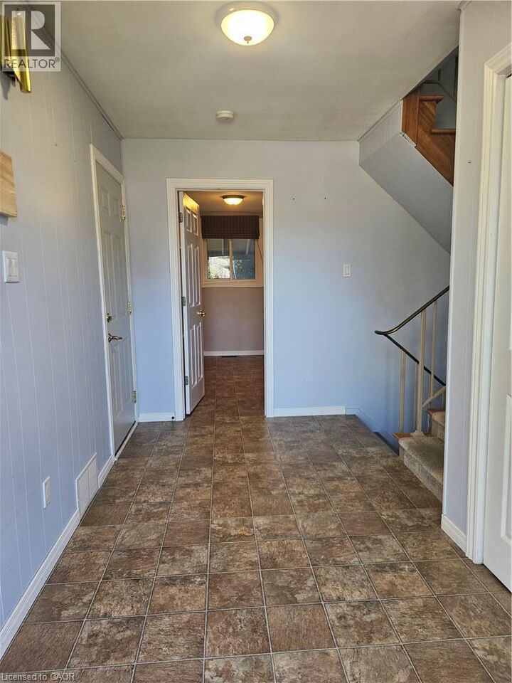 Property Photo:  8 Coventry Drive  ON N2A 1N3 