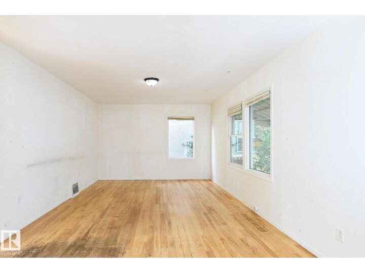 Property Photo: 11321 89 St NW AB T5B 3T5