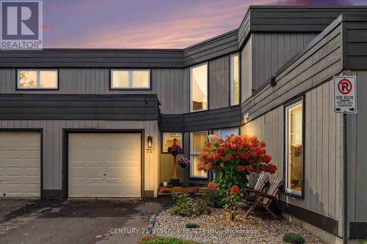 Property Photo: 71 Compata Way ON K1B 4X1