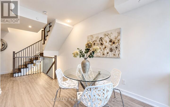 Property Photo:  861 Sheppard Avenue West 28  ON M3H 2T4 