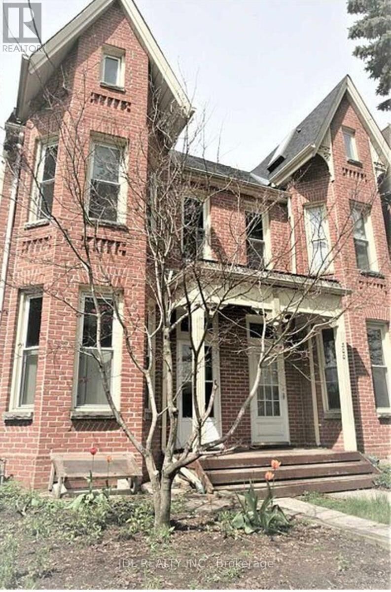 Property Photo:  298 Robert St Street  ON M5S 2K8 