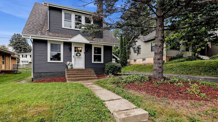 Property Photo: 686 Perry Street IA 52003