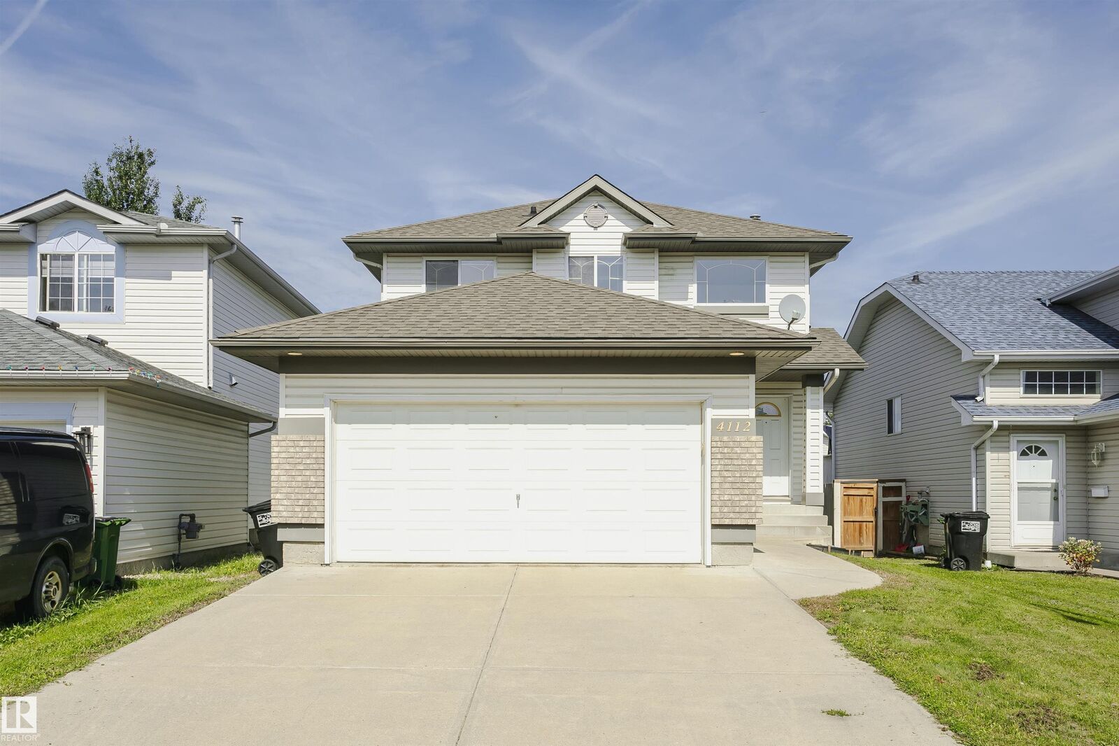 Property Photo:  4112 37A Avenue NW  AB T6L 7A1 