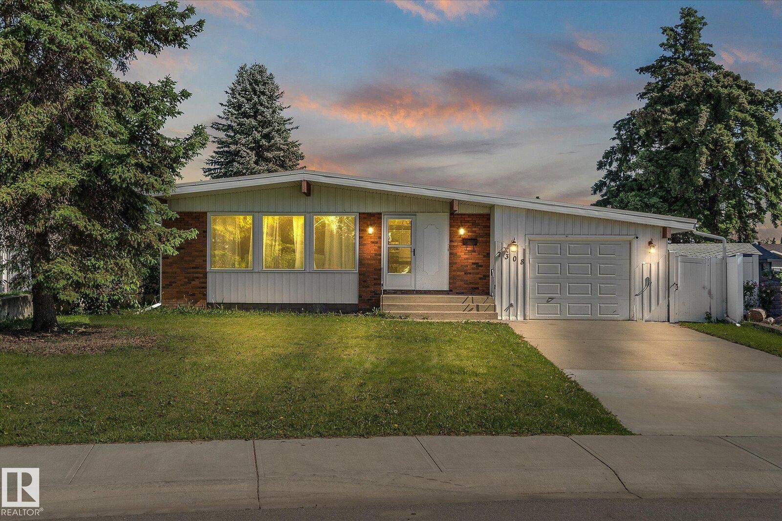Property Photo:  7308 149 Avenue NW  AB T5C 2V4 