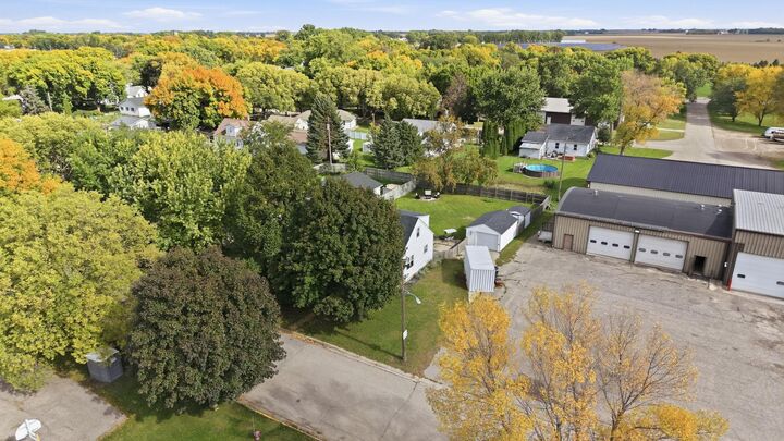 Property Photo:  422 2nd Street SW  MN 56222 