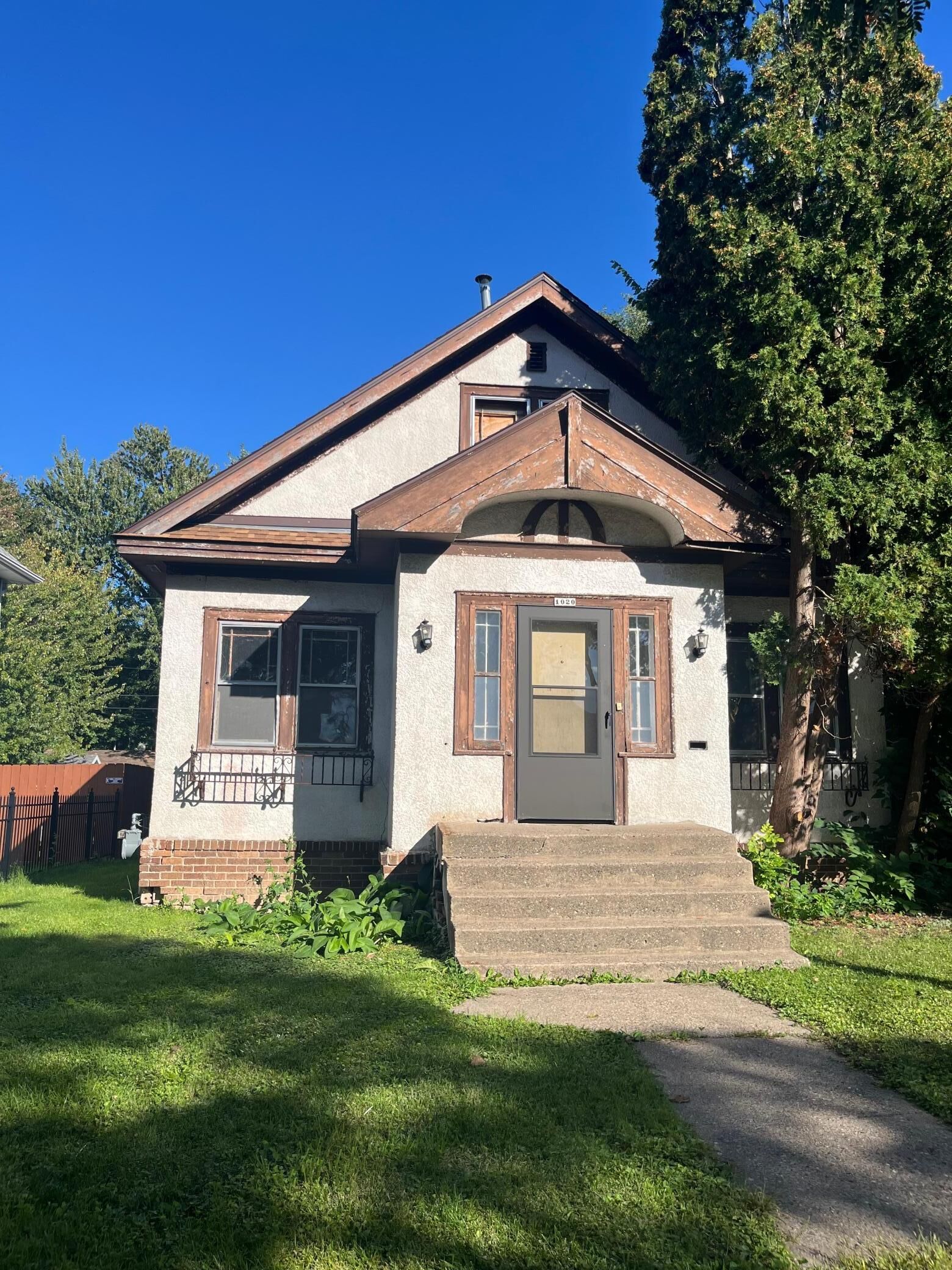Property Photo: 1020 Vincent Avenue N MN 55411