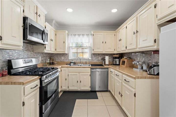 Property Photo:  9435 Windy Court  GA 30238 