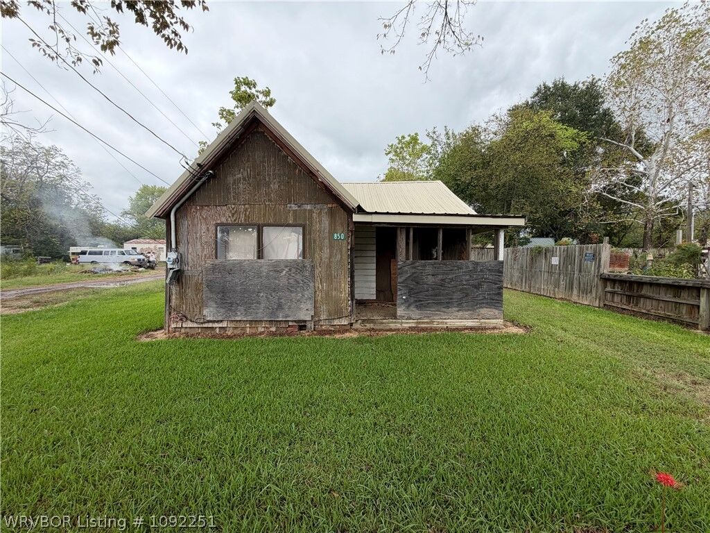 Property Photo:  850 5th Street  AR 72958 