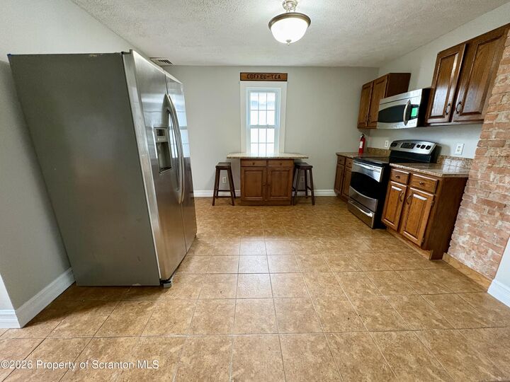 Property Photo:  622 E Scott Street 2  PA 18447 