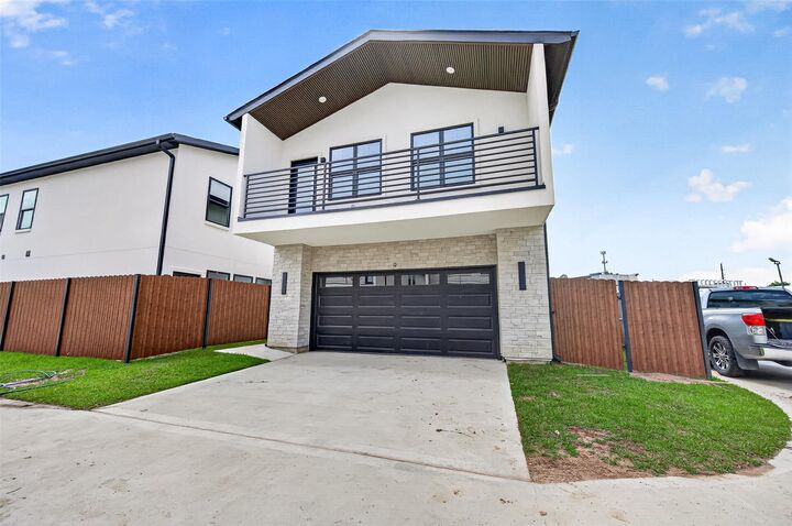 Property Photo:  1811 N Spring Drive 9  TX 77373 