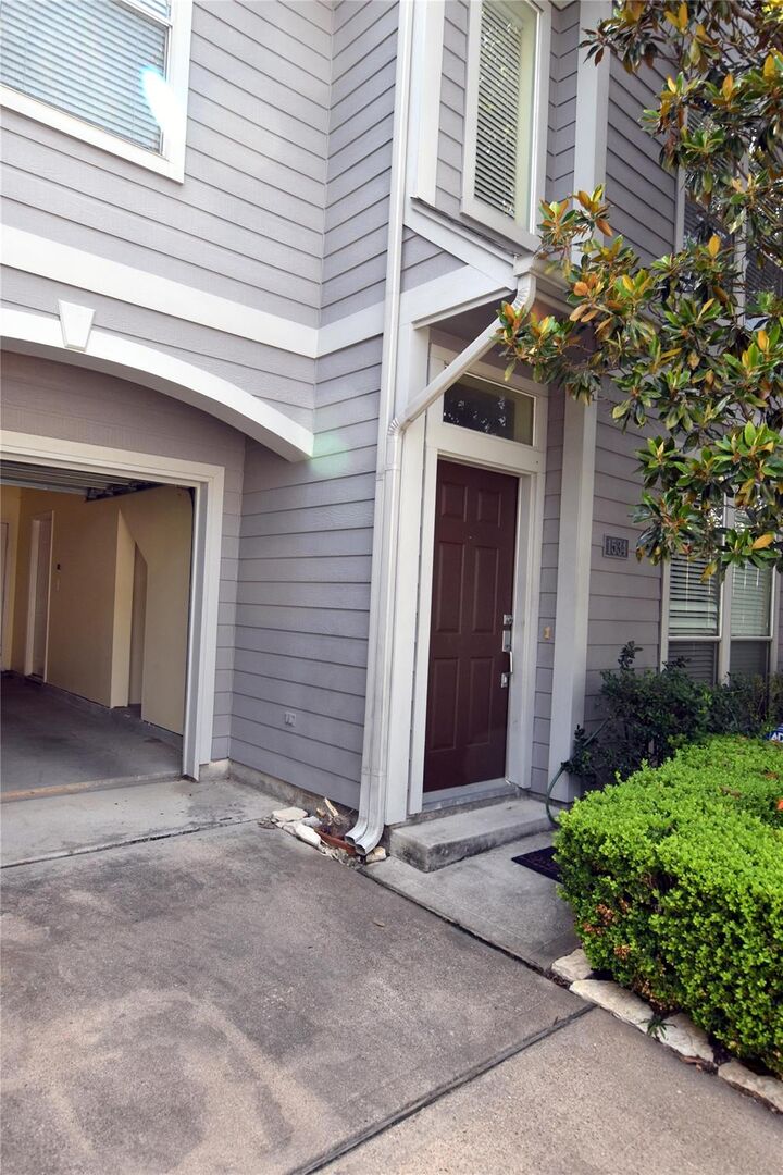 Property Photo:  1534 Sutton Street  TX 77006 
