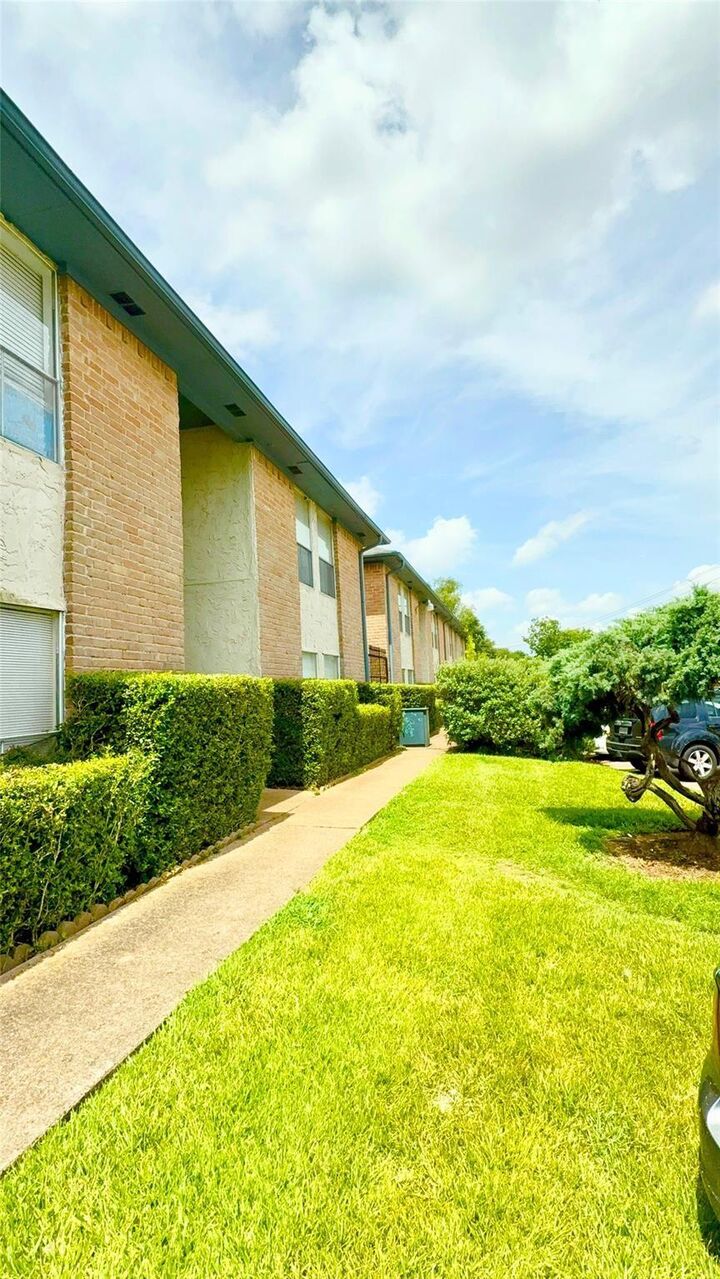 Property Photo:  8360 Jorine Drive 8360  TX 77036 