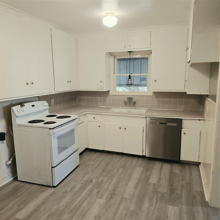 Property Photo: 615 Lynn Avenue TX 75904