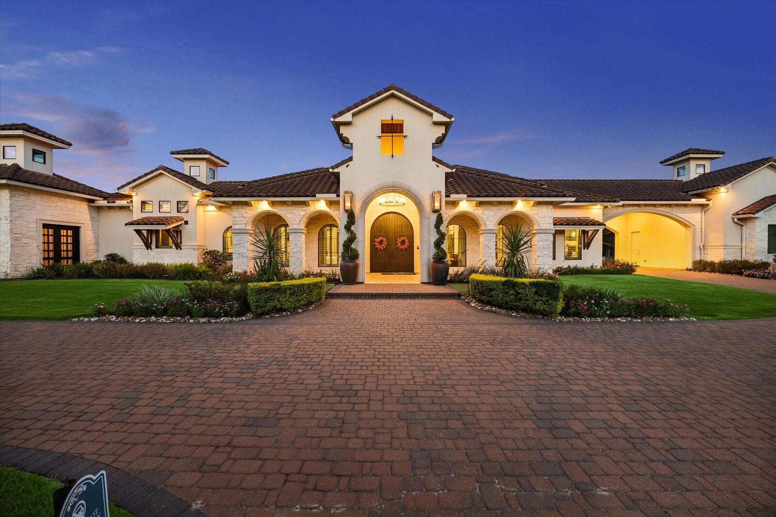 Property Photo: 16830 Bridle Oak Drive TX 77433